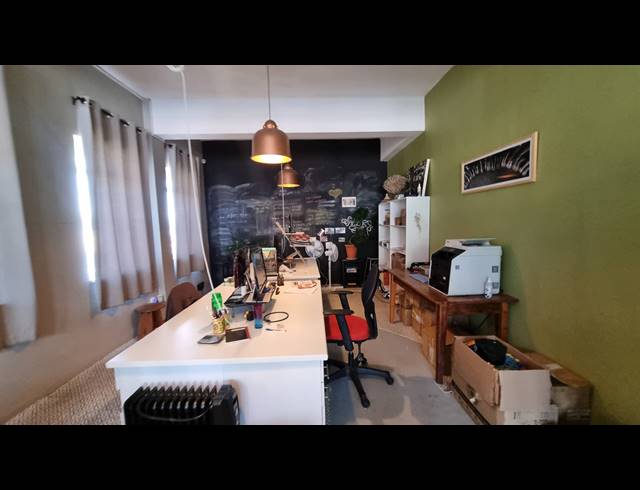 210M² FULL FLOOR TO LET IN WOODSTOCK